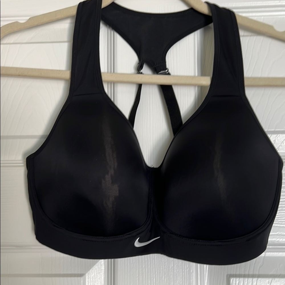 Nike Black Sports Bra with Racerback Design and Moisture-Wicking Fabric